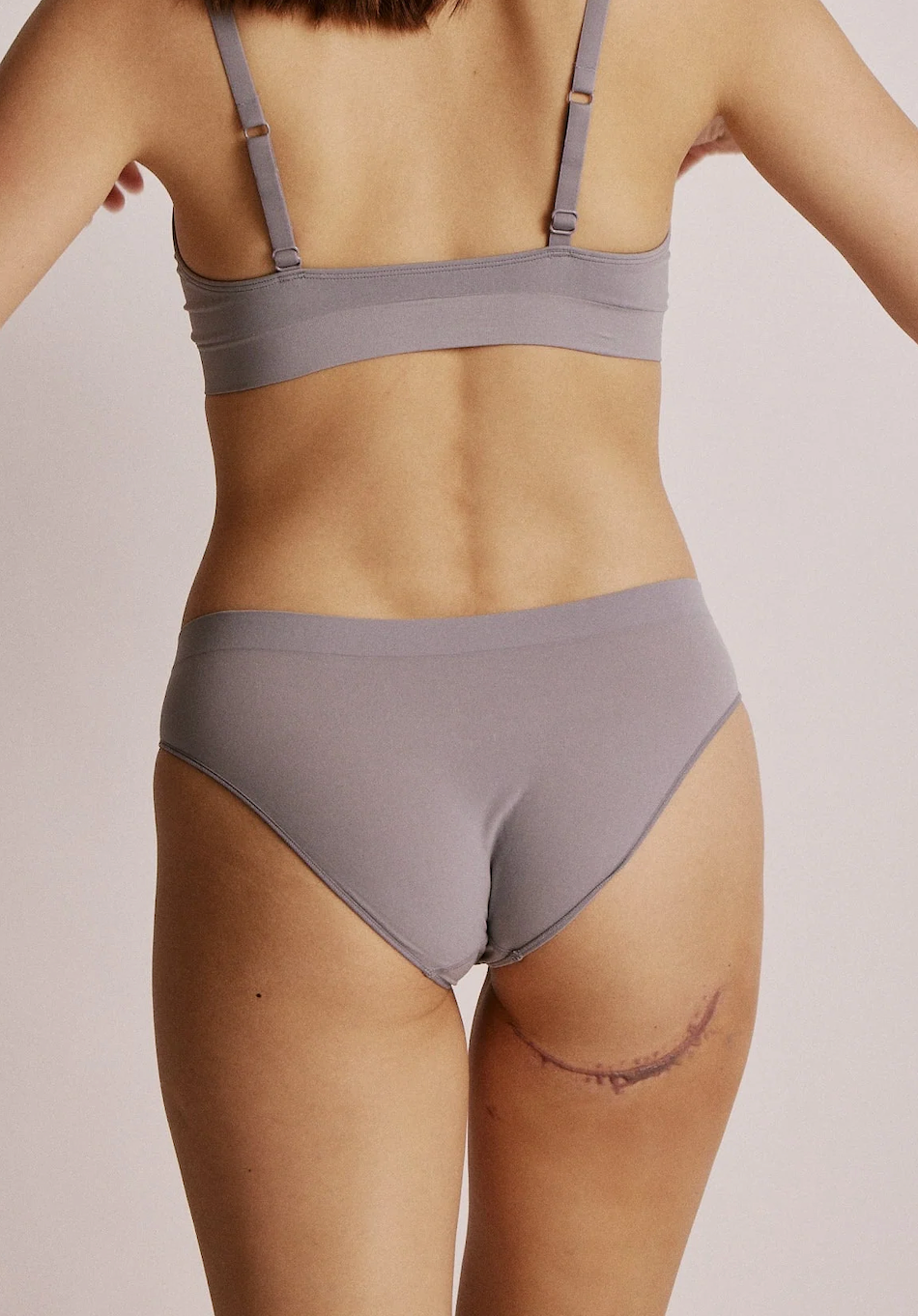 Ultra-fine Bikini תחתוני נשים גזרה בינונית