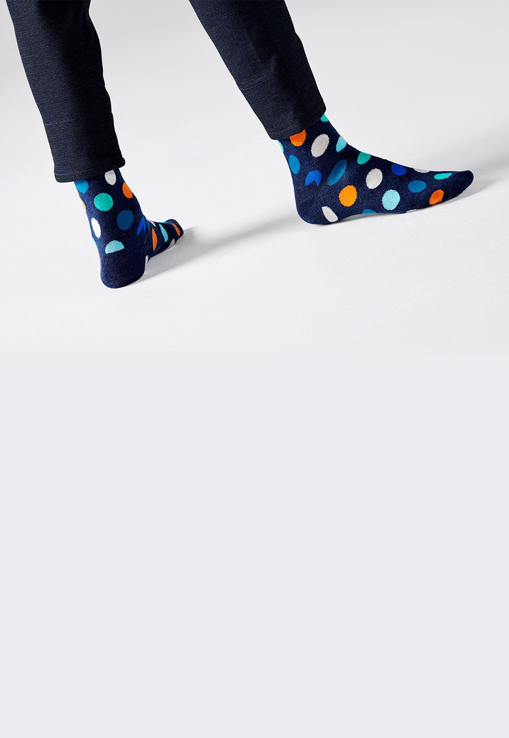 זוג גרביים צבעוניות בהדפס נקודות